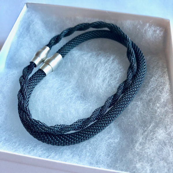 Simple mesh bracelet