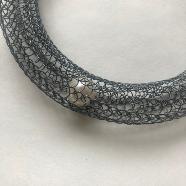 Pearl in Mesh