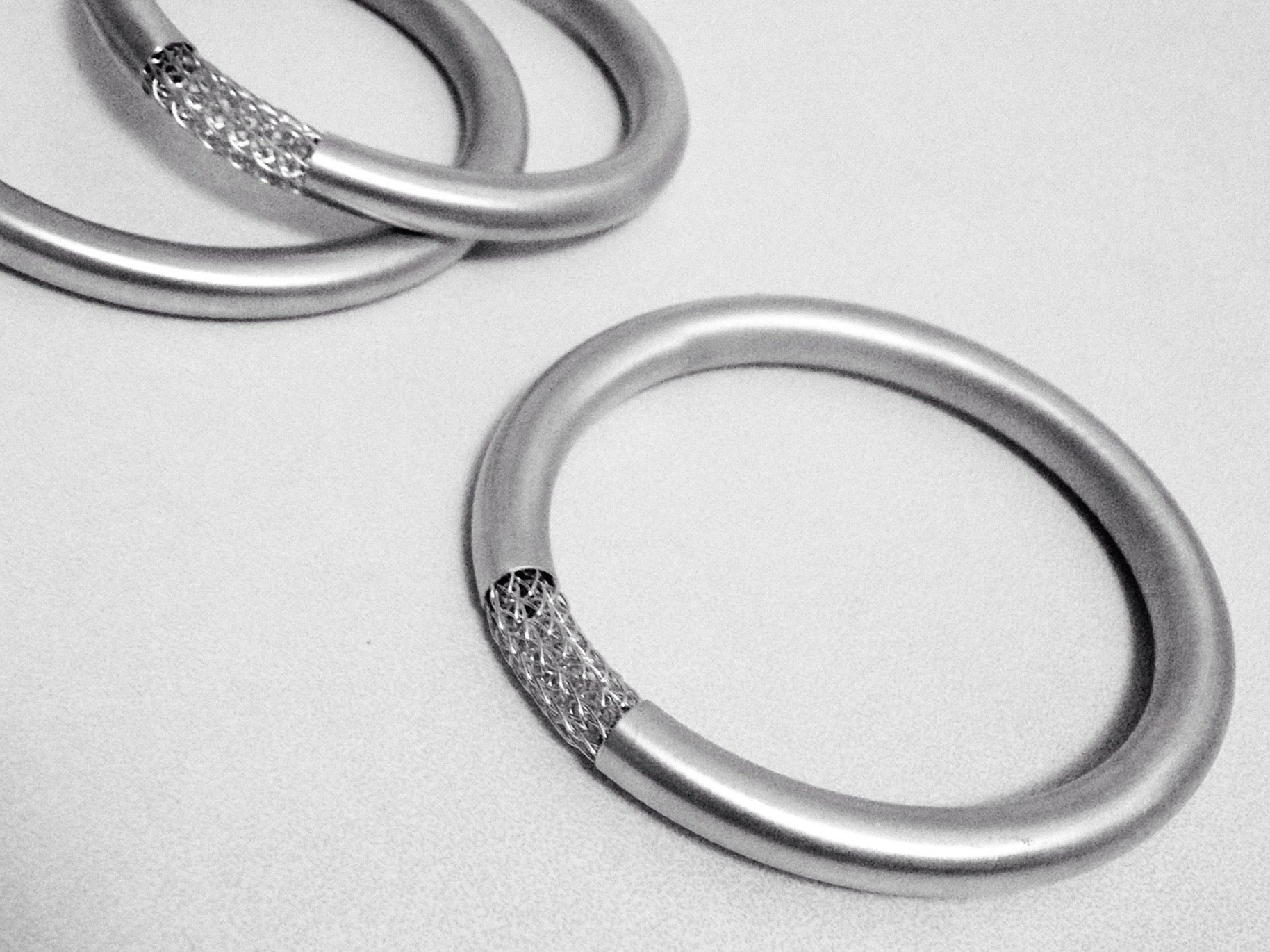 Tube and mesh bangle