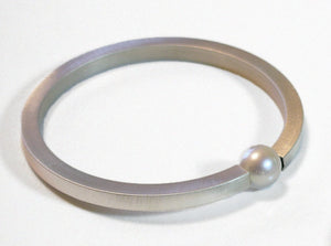 Pearl bangle